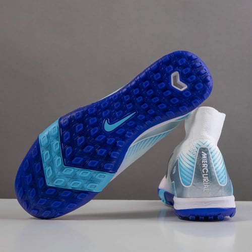 جزمة كرة قدم Nike