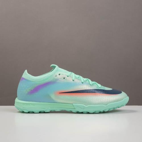 جزمة كرة قدم Nike
