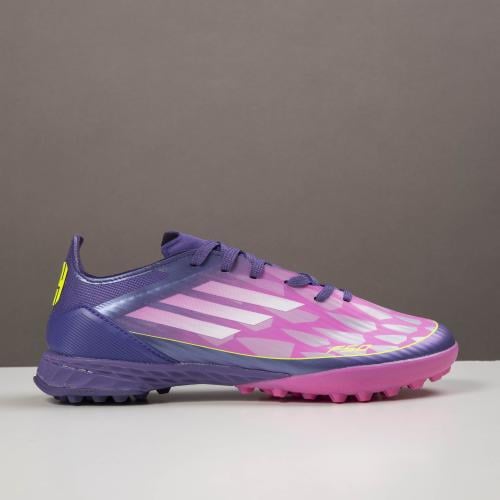 جزمة كرة قدم Adidas