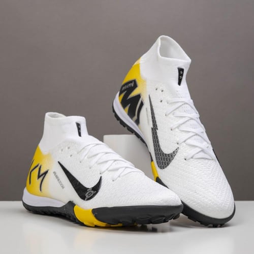 جزمة كرة قدم Nike