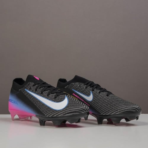 جزمة كرة قدم Nike