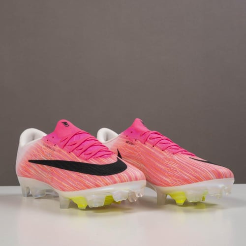 جزمة كرة قدم Nike