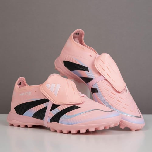 جزمة كرة قدم Adidas