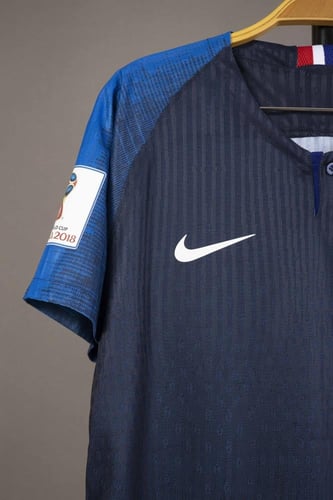 طقم منتخب فرنسا الاساسي 2018