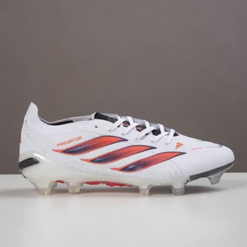 جزمة كرة قدم Adidas
