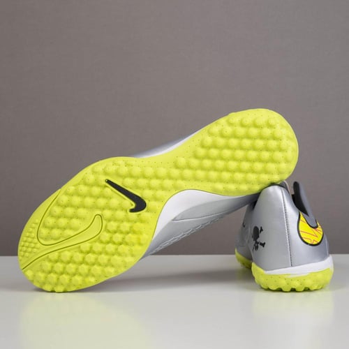 جزمة كرة قدم Nike