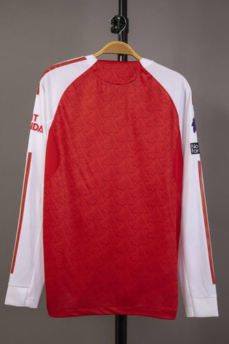 طقم ارسنال الاساسي كم طويل 2025/2026