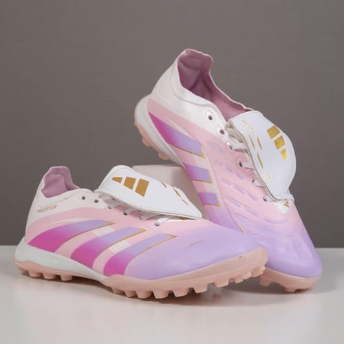 جزمة كرة قدم Adidas