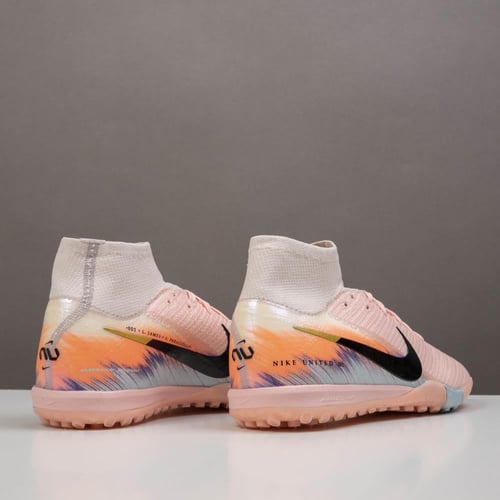 جزمة كرة قدم Nike