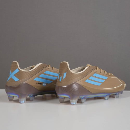 جزمة كرة قدم Adidas