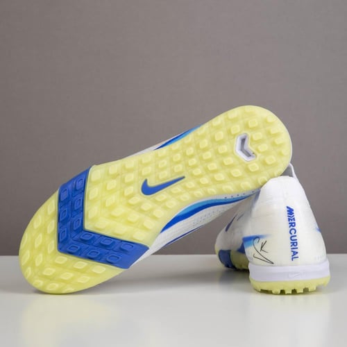 جزمة كرة قدم Nike