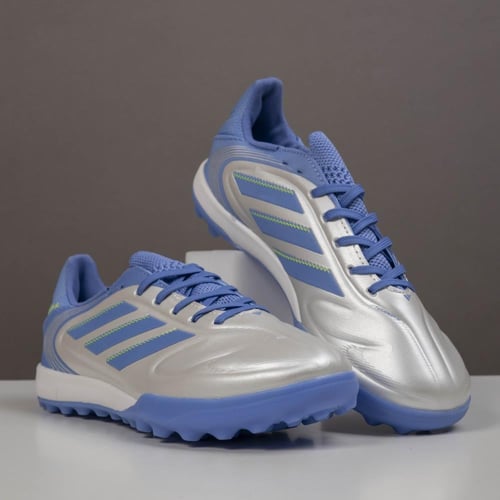جزمة كرة قدم Adidas