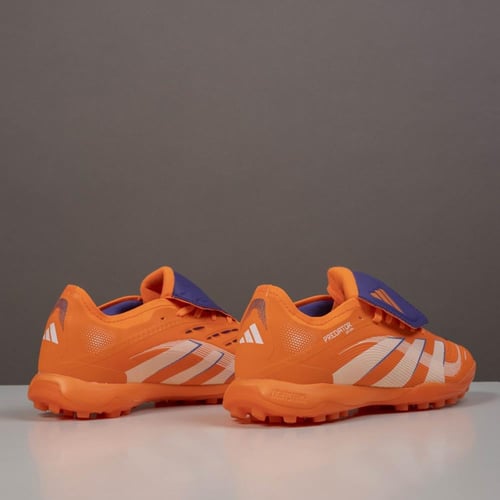 جزمة كرة قدم Adidas