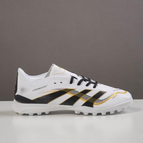 جزمة كرة قدم Adidas