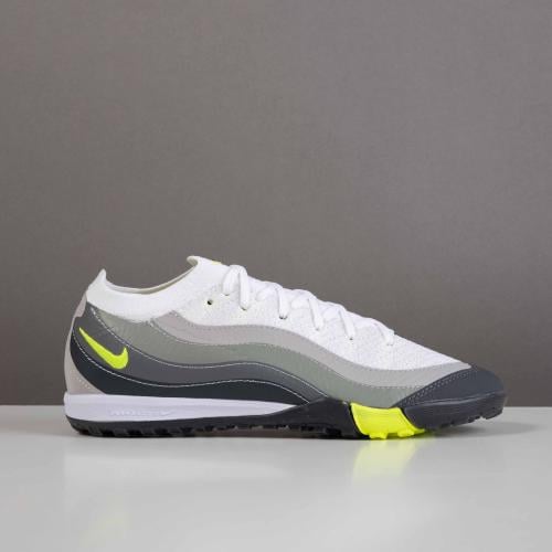 جزمة كرة قدم Nike