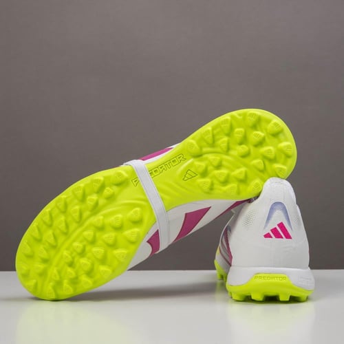 جزمة كرة قدم Adidas