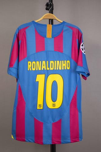 قميص برشلونة 2006 - رونالدينيو 10