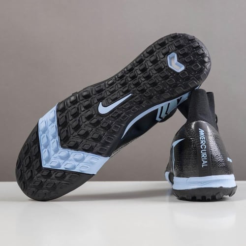 جزمة كرة قدم Nike