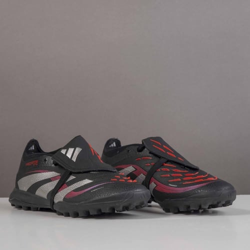 جزمة كرة قدم Adidas