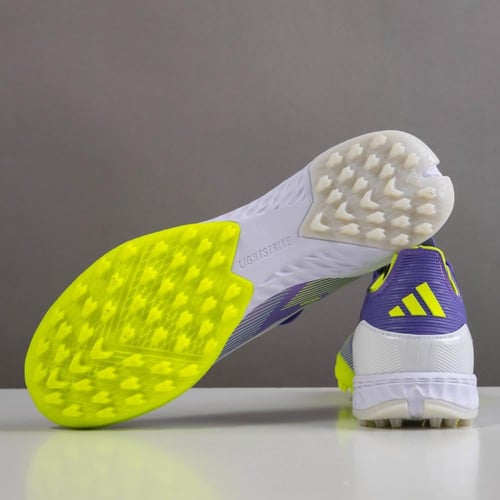 جزمة كرة قدم adidas