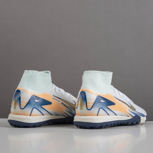 جزمة كرة قدم Nike