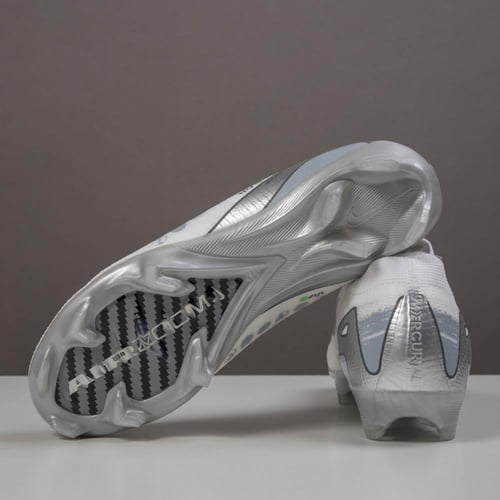 جزمة كرة قدم Nike