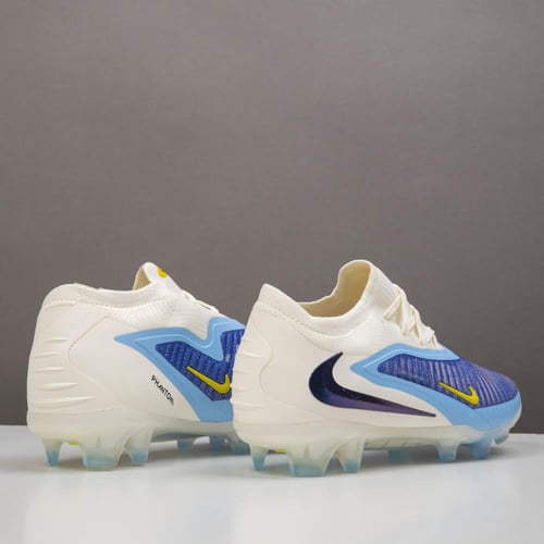 جزمة كرة قدم Nike