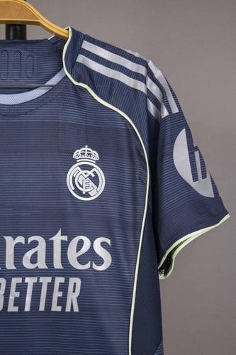 قميص ريال مدريد الاحتياطي 2025/2026