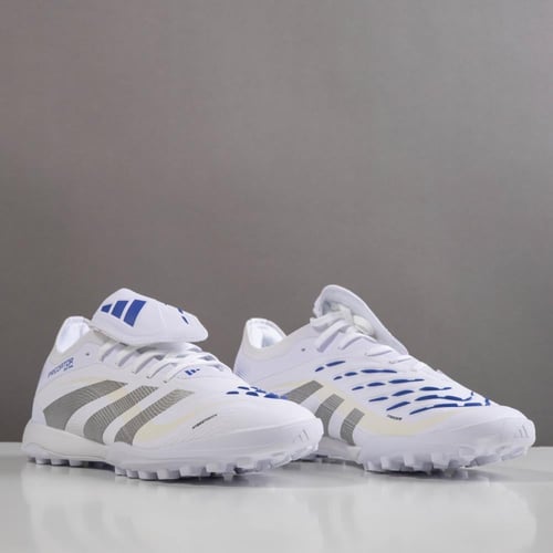 جزمة كرة قدم Adidas