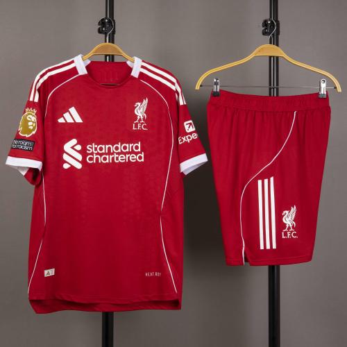 طقم ليفربول الاساسي 2025/2026