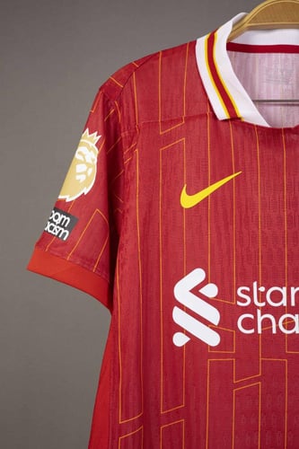 طقم ليفربول الاساسي 2024/2025