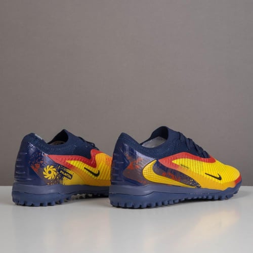 جزمة كرة قدم Nike