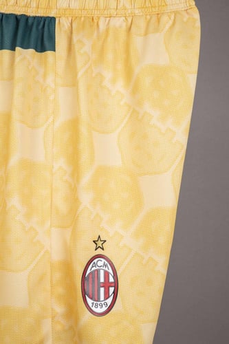 طقم ميلان الاحتياطي 2026/2025