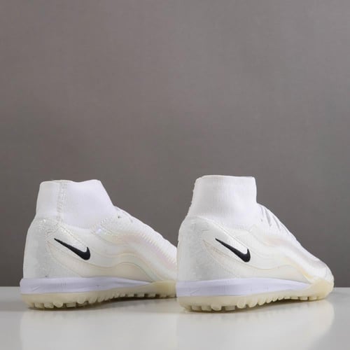 جزمة كرة قدم Nike