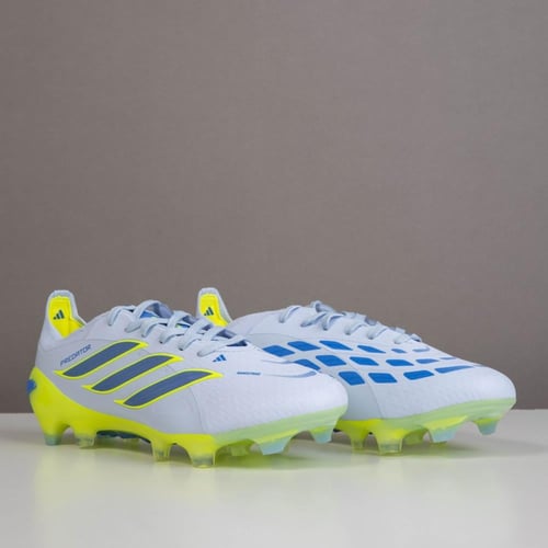 جزمة كرة قدم Adidas