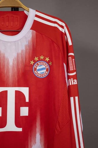 طقم بايرن ميونخ الاساسي كم طويل 2025/2026