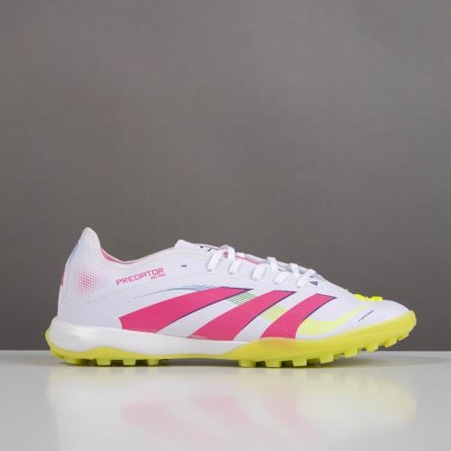 جزمة كرة قدم Adidas