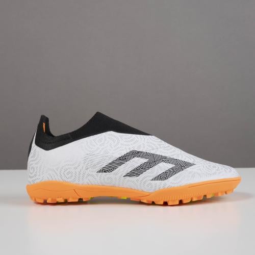 جزمة كرة قدم شبابي