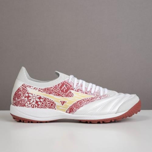 جزمة كرة قدم Mizuno