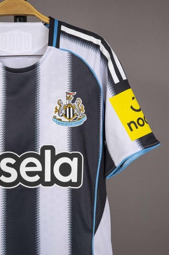 قميص نيوكاسل الاساسي 2025/2026