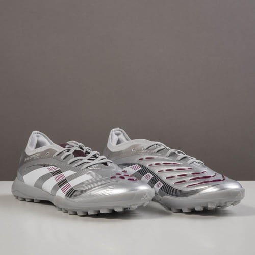 جزمة كرة قدم Adidas