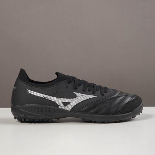 جزمة كرة قدم ميزنو