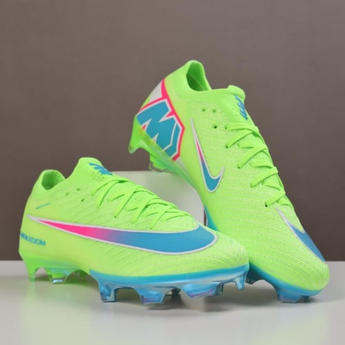 جزمة كرة قدم Nike