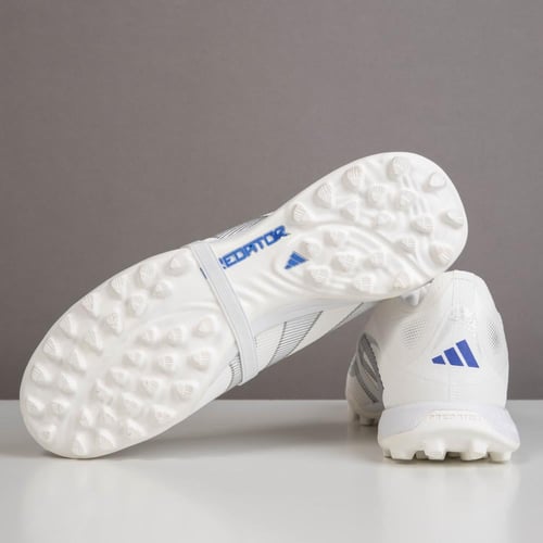 جزمة كرة قدم Adidas