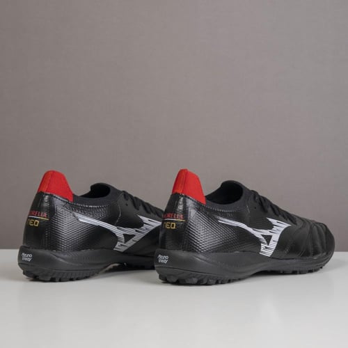 جزمة كرة قدم Mizuno