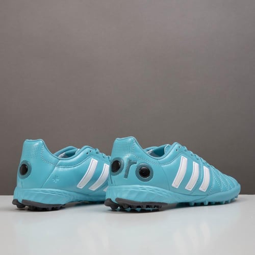 جزمة كرة قدم Adidas