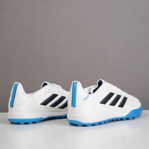 جزمة كرة قدم Adidas