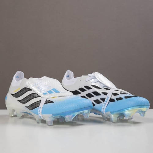 جزمة كرة قدم Adidas