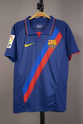 طقم برشلونة الاحتياطي 2003/2004