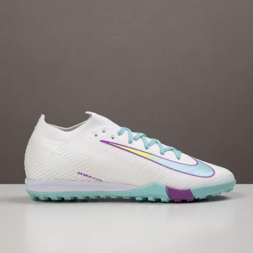 جزمة كرة قدم Nike